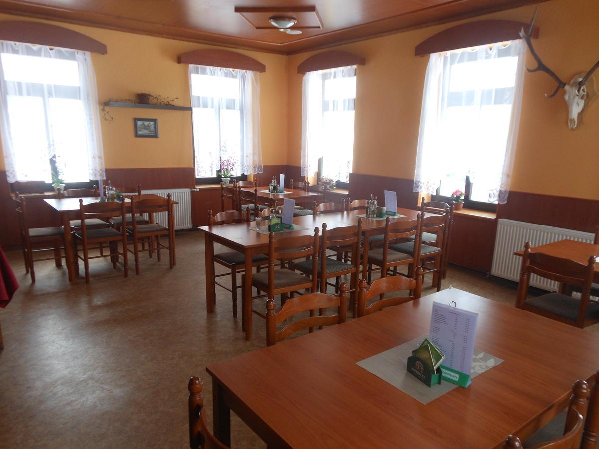 Restaurace Na Krizovatce Apartment Bozanov